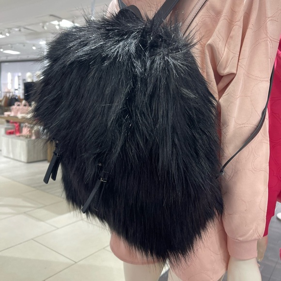 MICHAEL MICHAEL KORS Quinn Medium Flap Faux Fur Backpack
Black 
NWT - Picture 6 of 16